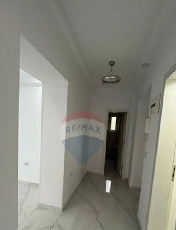 mbient me qira – Rruga e Dibrës, te Farmacia 10 ID: 530281057-66