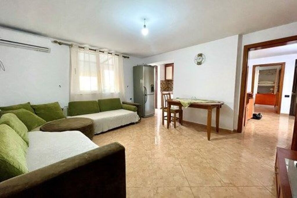 Apartament 3+1 i mobiluar tek Pazari i Ri!