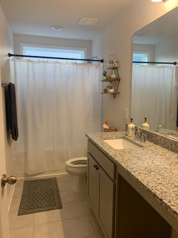 Vasil Shanto, jepet me qera apartament 1+1.