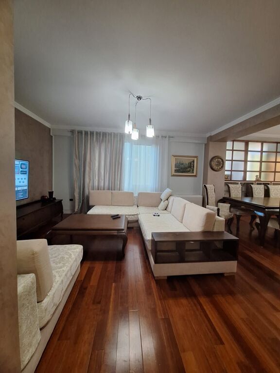 📣 AFFITTO 🏡 Super Appartamento 3+1+2  📍Nel quartiere, vicino al bar Mistik 💰Prezzo: 1700€ / Mese