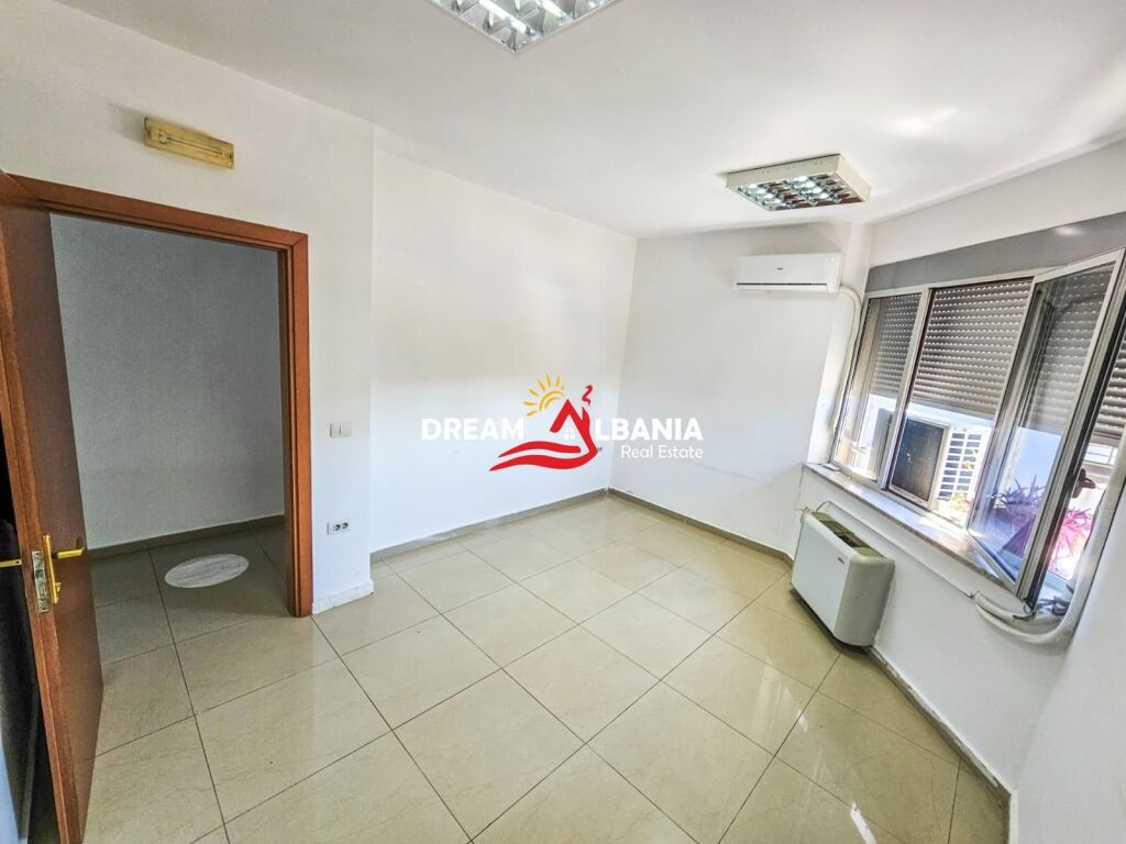 Business premises for rent on Dibres Street, near Selvisa. (ID 42611552)