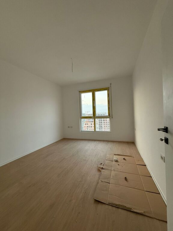 Shitet Apartament 1+1 ne 5 Maji
