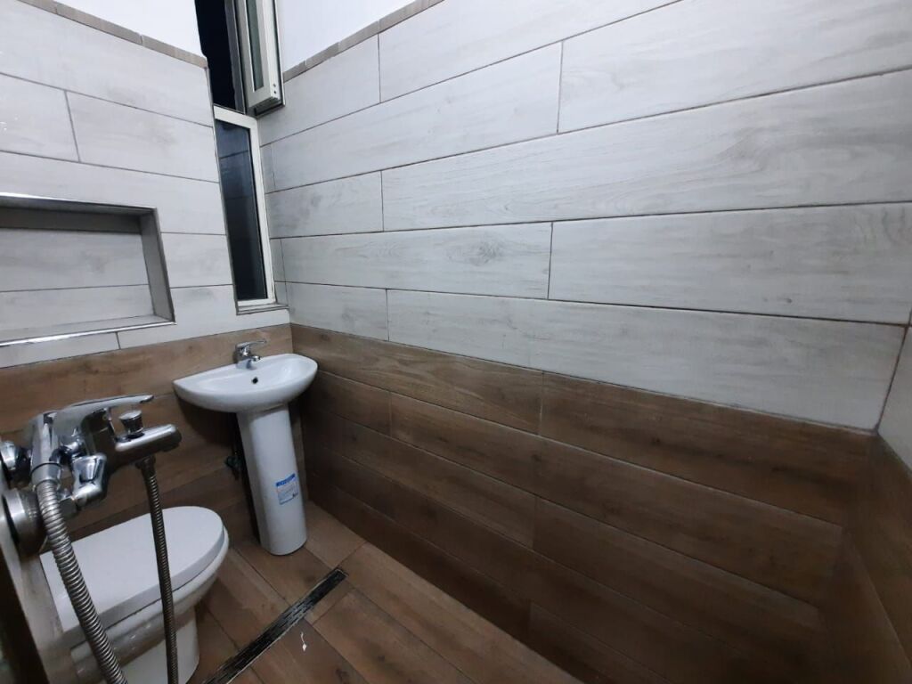 Jepet me qera Garsionere Tek 5 Maji  ID: 5255