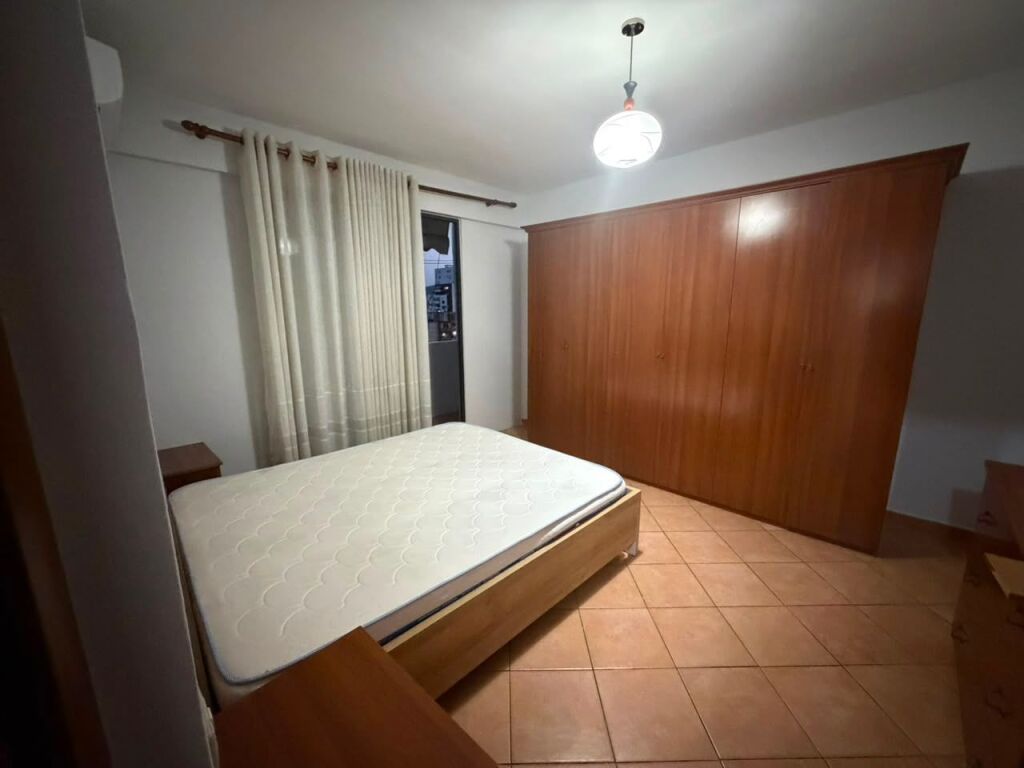 Ali Demi, Ex Mercato Elettrico, appartamento 1+1 in affitto, arredato. 50.000 Leke    