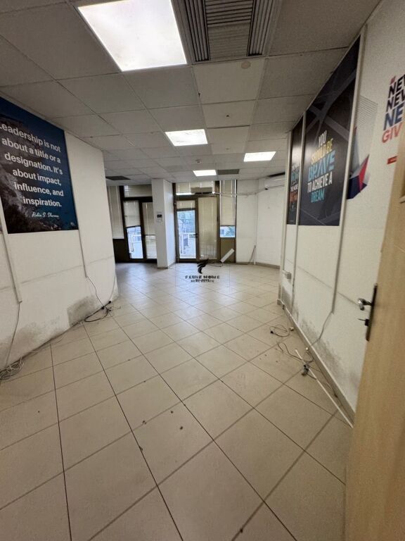 UFFICIO IN AFFITTO 200 M2 BLLOK 300.000 LEKE FH-85995