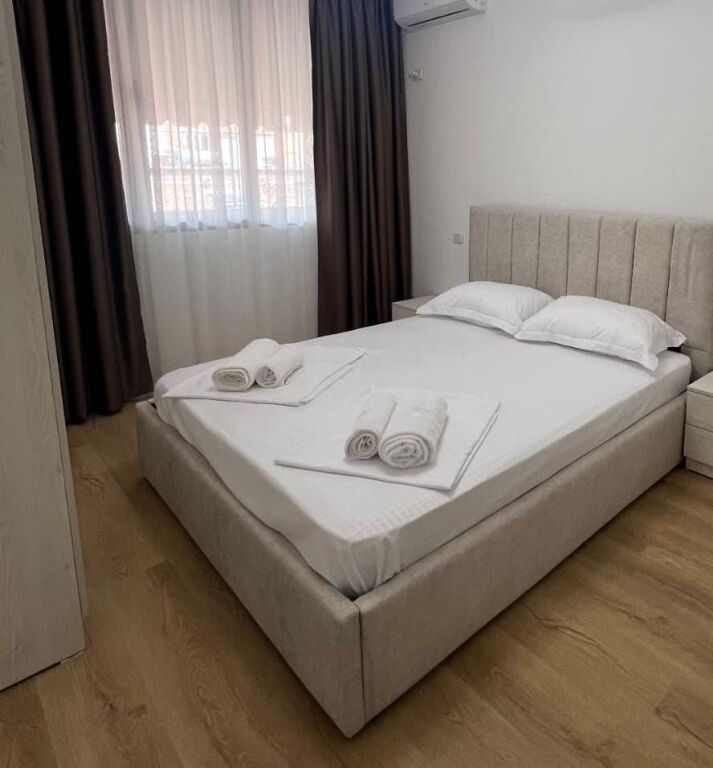 Jepet apartament 1+1 me qira tek Rruga Islam Alla , Rruga e Kavajes , Rruga Myslym Shyri .