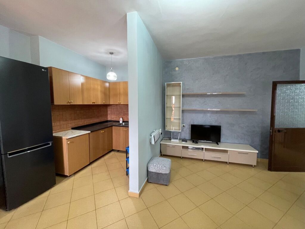 Apartament 1+1 me qira ne Kinostudio