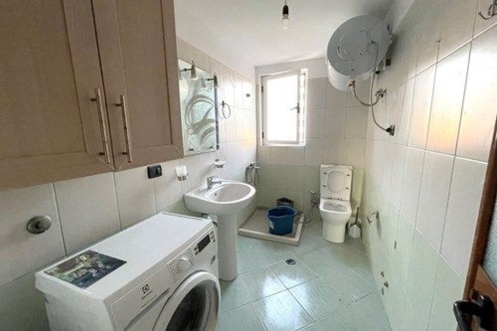 Apartament 3+1 i mobiluar tek Pazari i Ri!