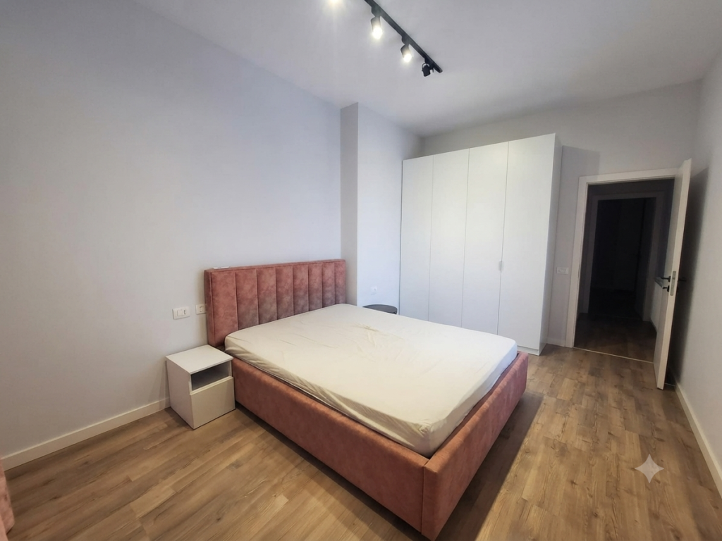 Affitto, Appartamento 1+1, Complesso Mangalem, Tirana.