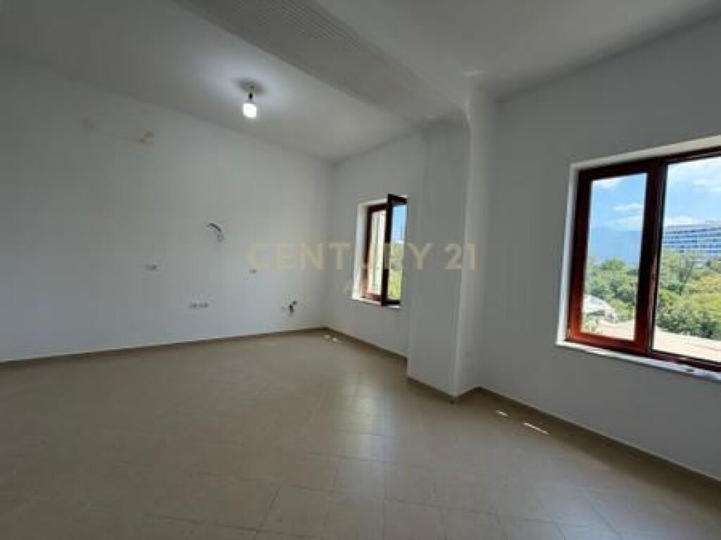 Appartamento 2+1 a Shallvaret – Vista sul Parco Rinia, Idea