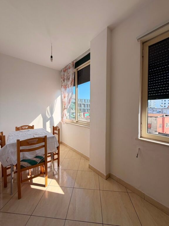 Apartament 3+1+2 me Qira – Qendër, pranë Flag Ship per friendly