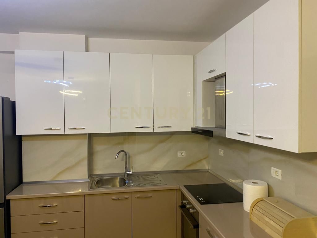 Shitet Apartament 1+ 1 në Shkozë!