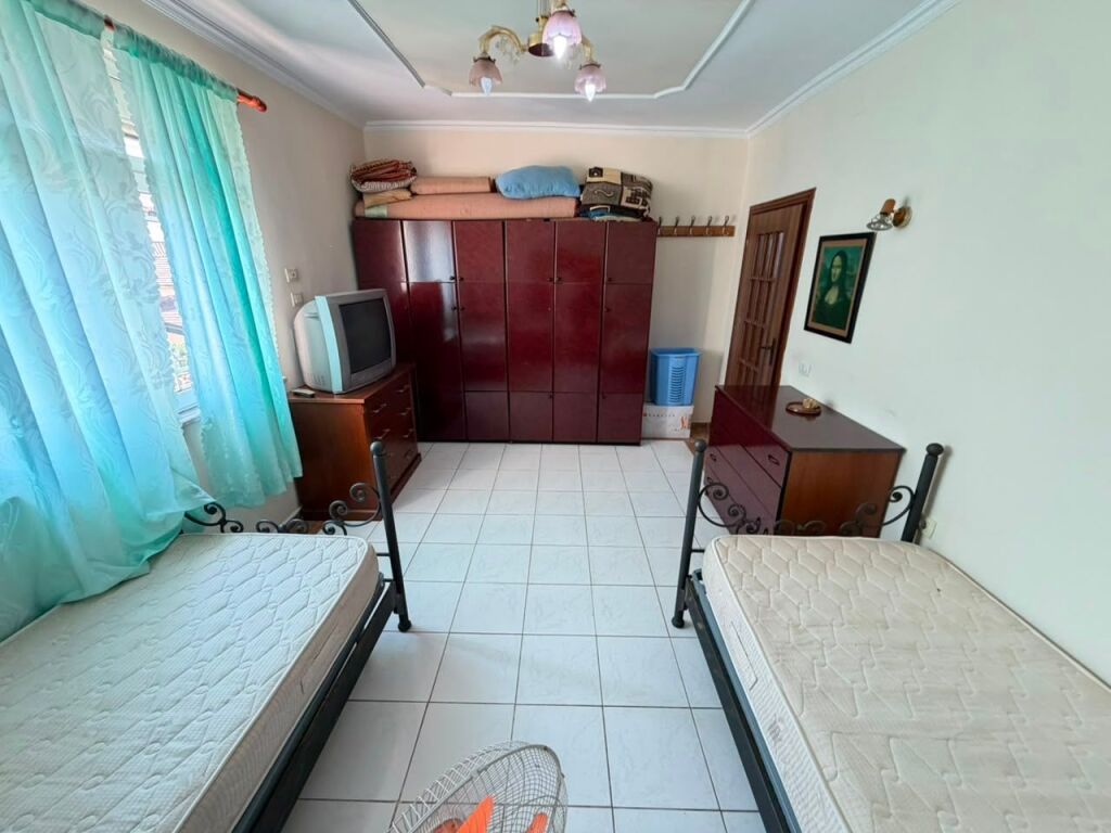 🏡 Jepet me qira apartament 1+1  📍 Medreseja, Rruga e Dibrës💶Cmimi 450 euro    