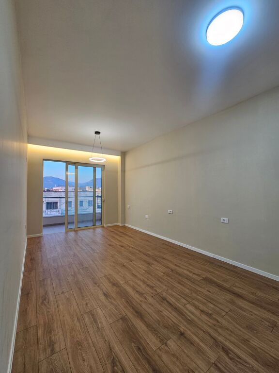 Apartment 2+1 for sale | Astir, near Dy Palmave In one of the most sought-after areas of Astir, near Dy Palmave, a 2+1 apartment with an area of 107.7 m² is for sale, located on the 7th floor of a building with an elevator.