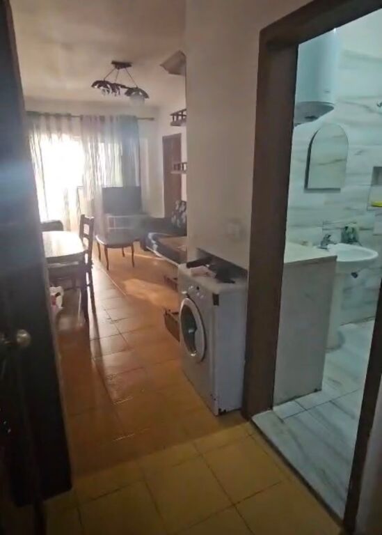 Don Bosko, jepet me qera apartament 1+1+Blk.