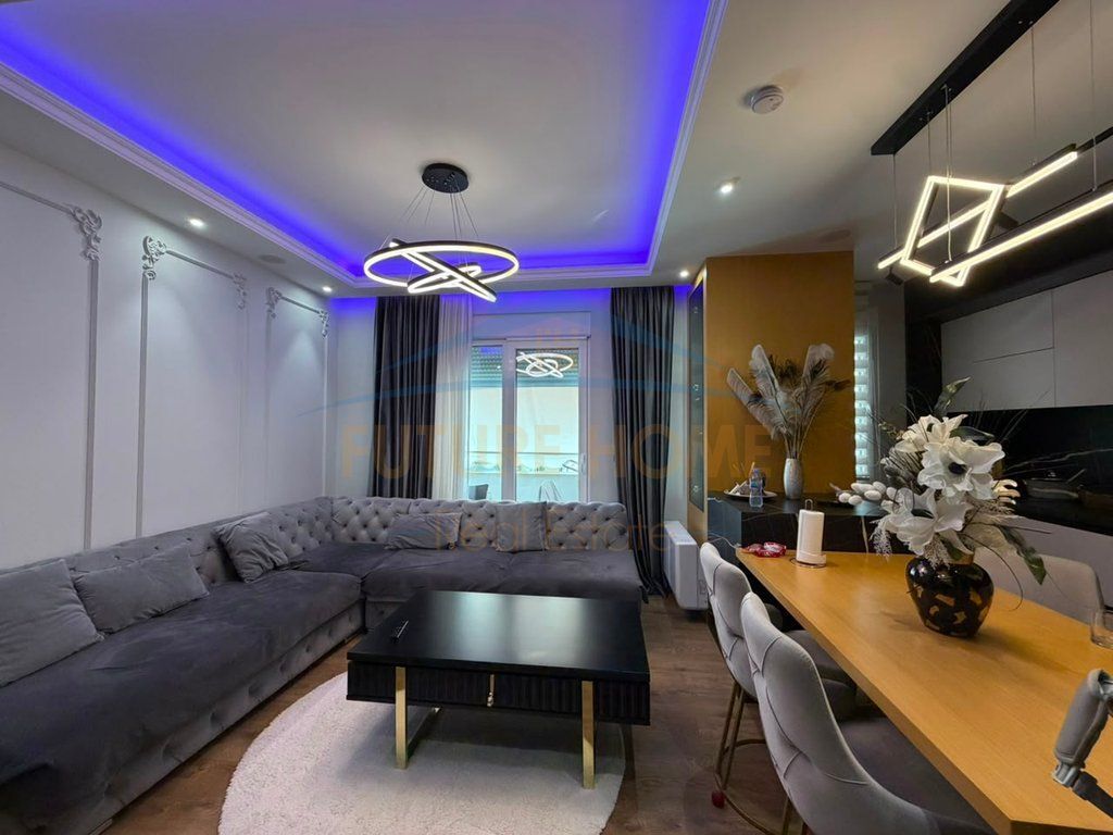 Shitet, Apartament 2+1+Post Parkimi, Ish-Fusha e Aviacionit.