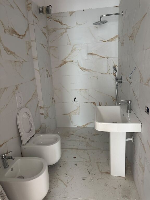 ZYRE ME QERA 110 M2 KOMUNA E PARISIT 100.000 LEKE FH-85919