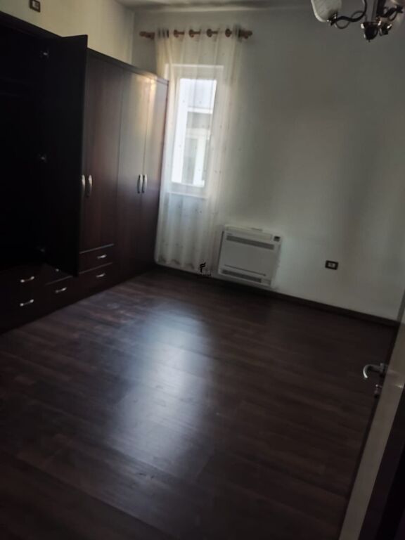 VILE ME QERA 2 KATESHE 280M2 BLLOKU I VILAVE, SELITE 200.000 LEKE FH-85864