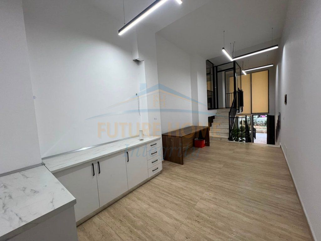 Affitto, Spazio duplex per Uffici, Nuovo Mercato,