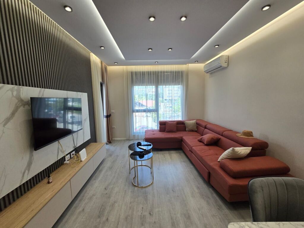Apartament 2+1+2 Ballkon Me Qira Ne Kompleks Rezidencial | Perballe UET