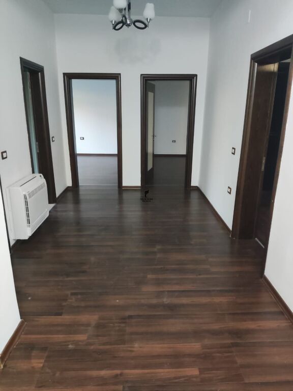 VILE ME QERA 2 KATESHE 280M2 BLLOKU I VILAVE, SELITE 200.000 LEKE FH-85864
