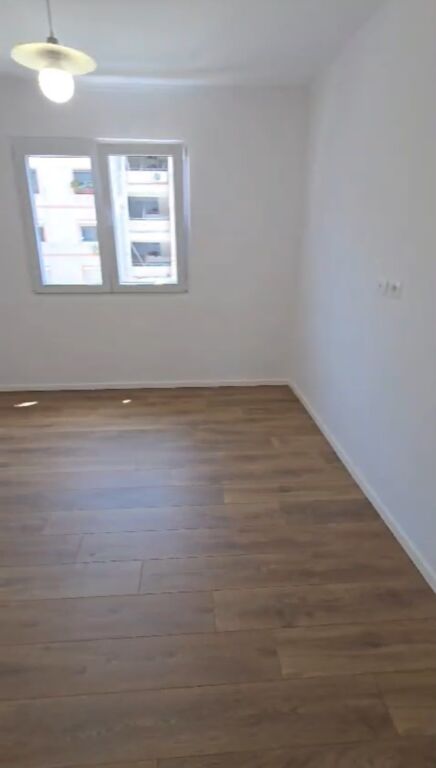 Shitet apartament 1+1