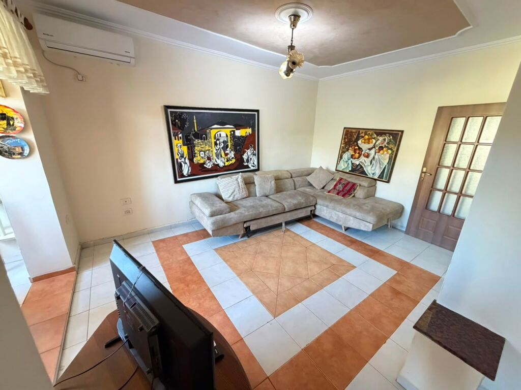 🏡 Jepet me qira apartament 1+1  📍 Medreseja, Rruga e Dibrës💶Cmimi 450 euro    