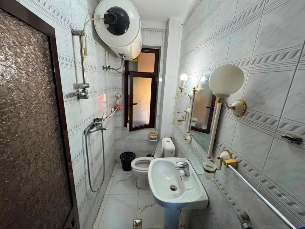 🏡 Jepet me qira apartament 1+1  📍 Medreseja, Rruga e Dibrës💶Cmimi 450 euro    