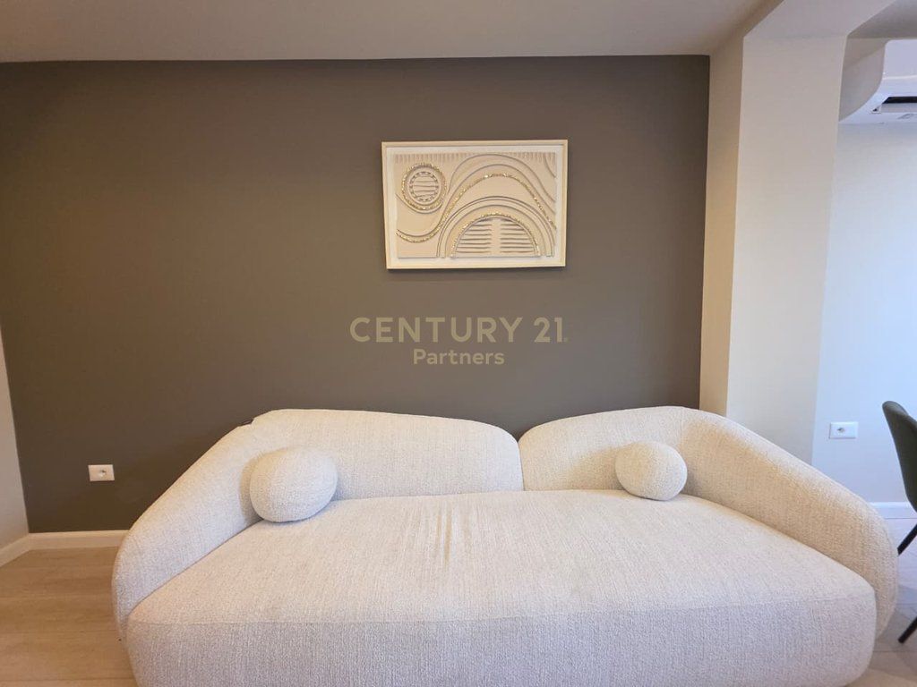Appartamento 1+1 📍 Piazza Willson 700 € /Mese 70.000 Lek /Mese