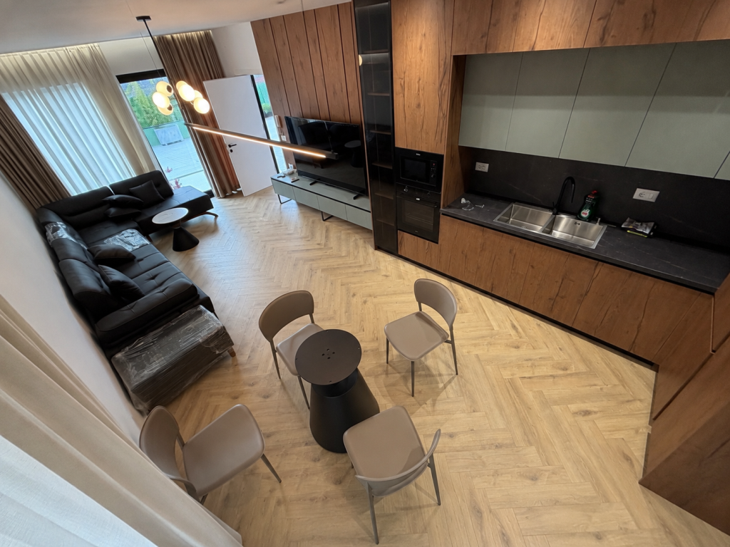 Super villa in affitto 2700 euro / mese lago secco
