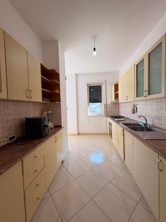 Apartament 3+1+2 me Qira – Qendër, pranë Flag Ship per friendly