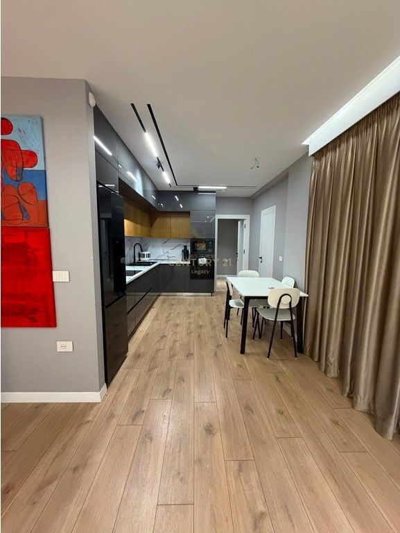 Appartamento lussuoso 2+1+2 in affitto | 7° piano | Via Fortuzi | 5 minuti dal centro di Tirana