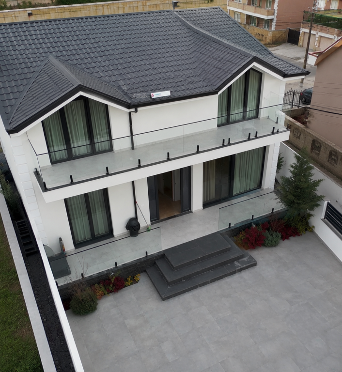 Super villa in affitto 2700 euro / mese lago secco