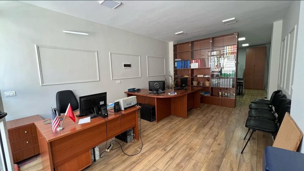 Shitet Dyqan, Prane Shkolles Baletit/Tirane