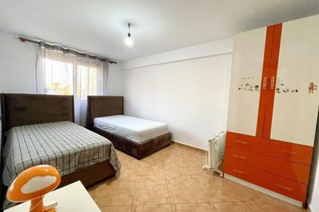 Apartament 3+1 i mobiluar tek Pazari i Ri!