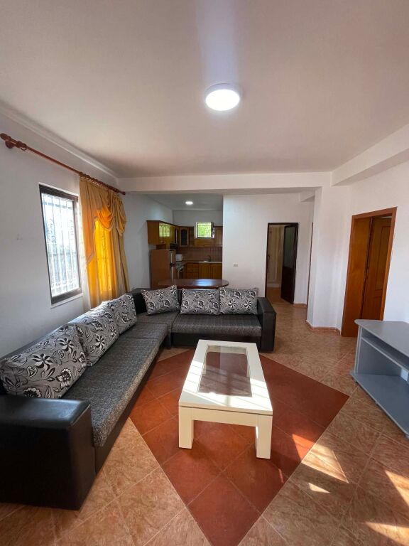 jepet me qera apartament 1+1+ parkim 40000 leke ne muaj te 5 maji