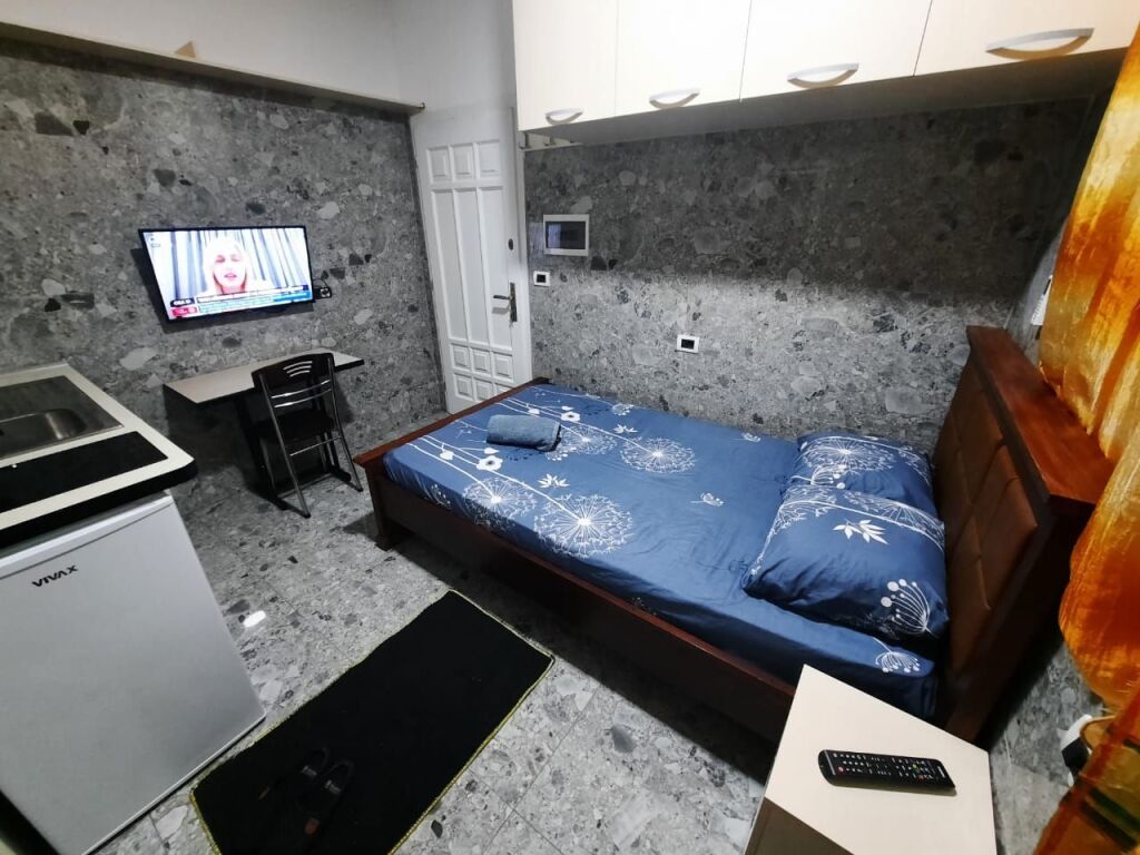 Jepet me qera Garsionere Tek 5 Maji  ID: 5255