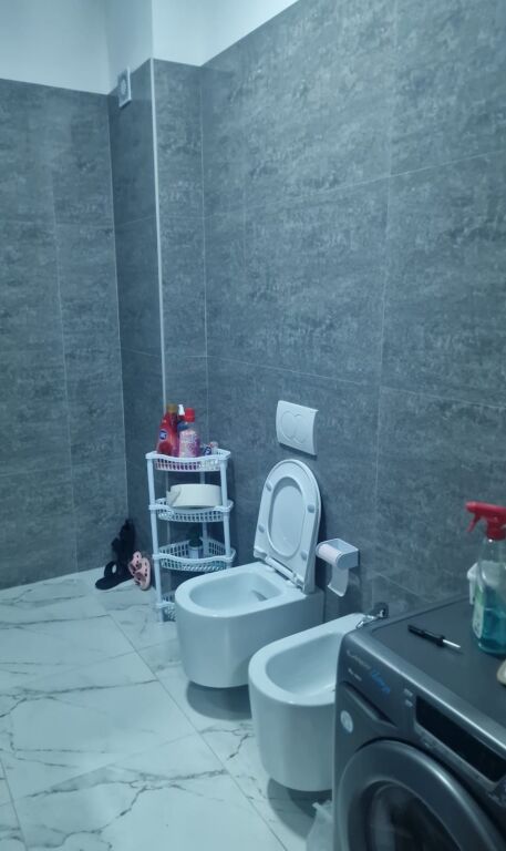 Jepet me qera apartament 1+1 ne Paskuqan   Kati 2 banim Vendndodhja Ahmeti Petrol Paskuqan   Çmimi 35.000 lek / muaj