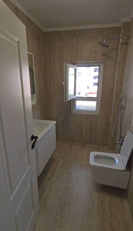 Shitet apartament 1+1