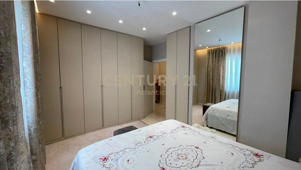 Shitet Apartament 2+1+2 me Verandë në Plazh Durrës– Vetëm pak hapa larg detit!