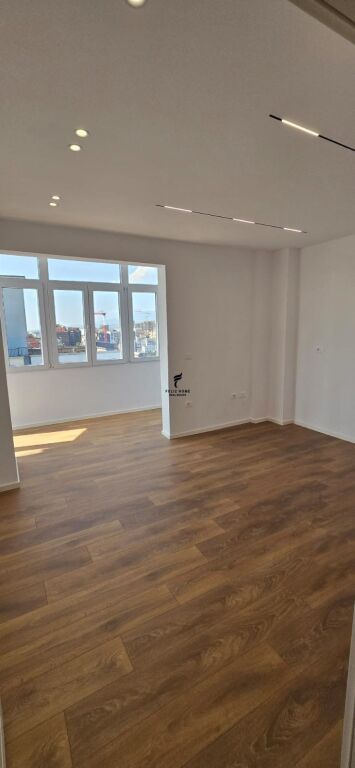 SHITET APARTAMENT 1+1 21 DHJETORI 165.000 EURO FH-85963