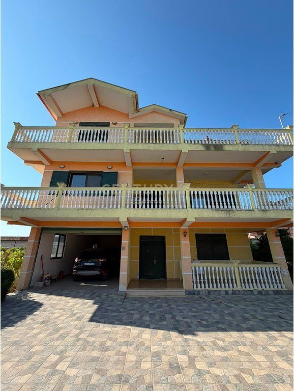 Vilë 3-Katëshe në Shitje – Xhafzotaj, Durrës | 210,000€