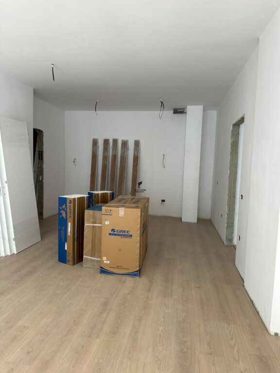 ZYRE ME QERA 110 M2 KOMUNA E PARISIT 100.000 LEKE FH-85919