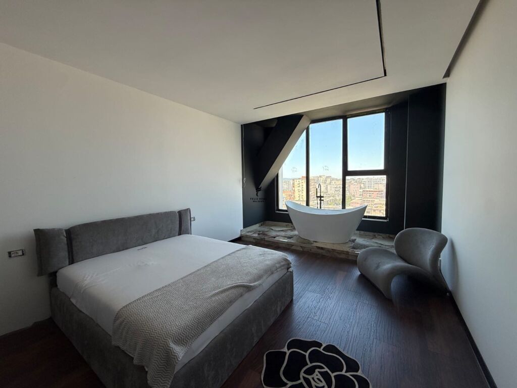 SHITEN 2 GARSONIERE RRUGA E KAVAJES 295.000 EURO FH-85982
