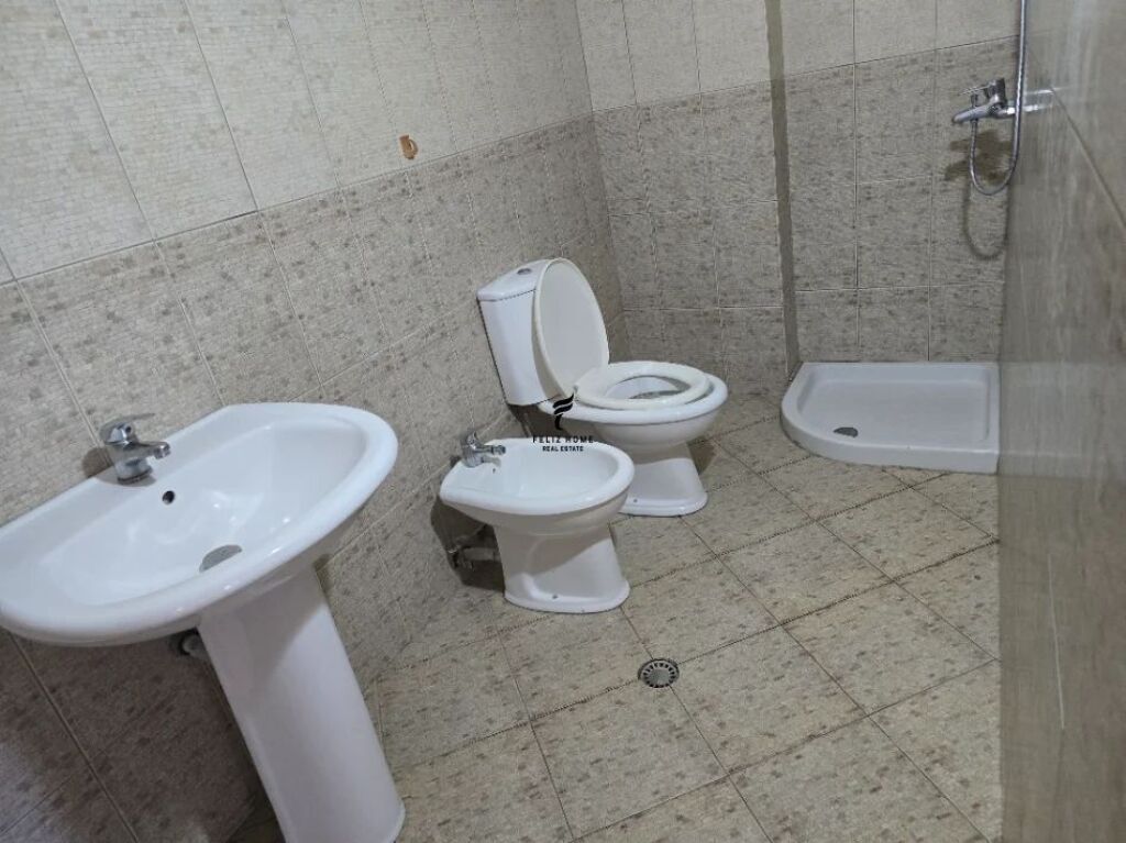 UFFICIO IN AFFITTO 235 M2 BLOCCO 423.000 LEK FH-85998