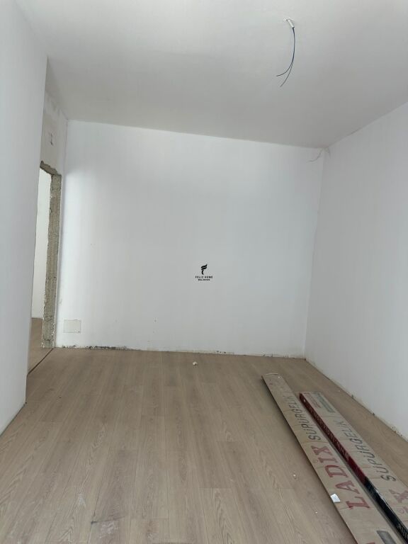 ZYRE ME QERA 110 M2 KOMUNA E PARISIT 100.000 LEKE FH-85919