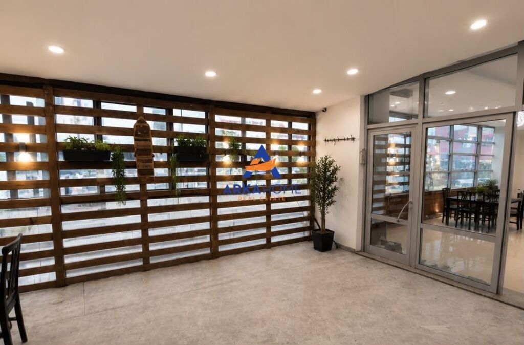 LOCALE COMMERCIALE IN AFFITTO 100 M2 "ZOGU I ZI" 80.000 LEKE