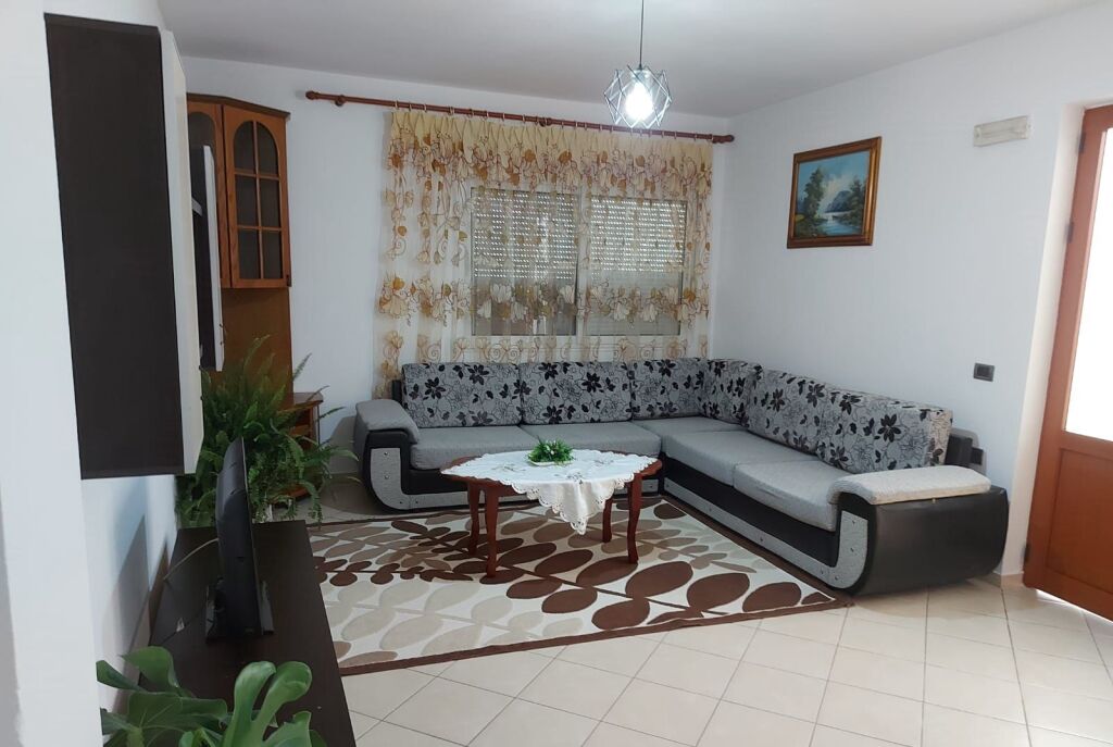 Jepet kat vile me qera ne Rrugen Jordan Misja prane Kolegjit Beder ID: 5252