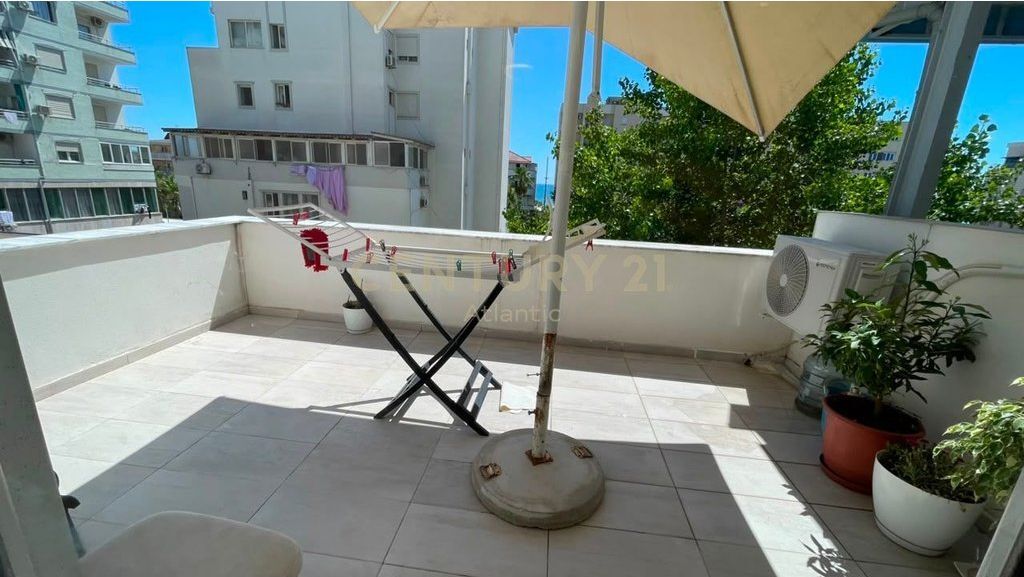 Shitet Apartament 2+1+2 me Verandë në Plazh Durrës– Vetëm pak hapa larg detit!
