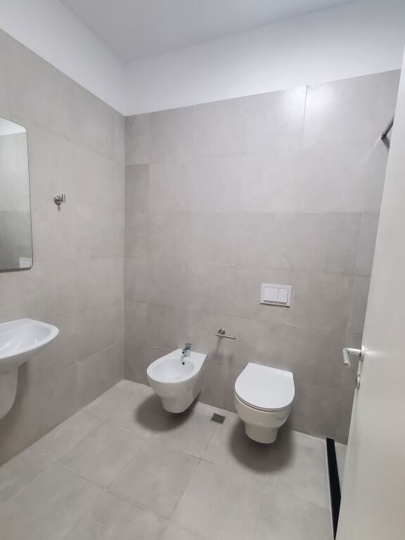 Apartament 2+1+2+Post Parkimi Liqeni Thate